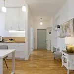 Lux Getaway Very شقة